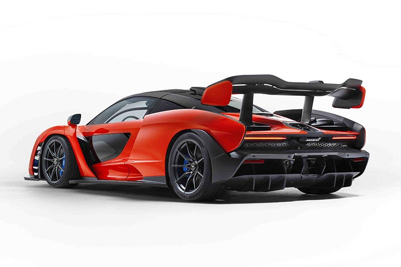 Mächtige Aerodynamikkomponenten sorgen beim McLaren Senna für Anpressdruck