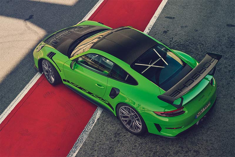 Blick von oben auf den Porsche 911 GT3 RS mit Weissach Paket
