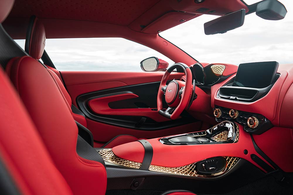 Viel Gold im Interieur des Aston Martin DBS GT