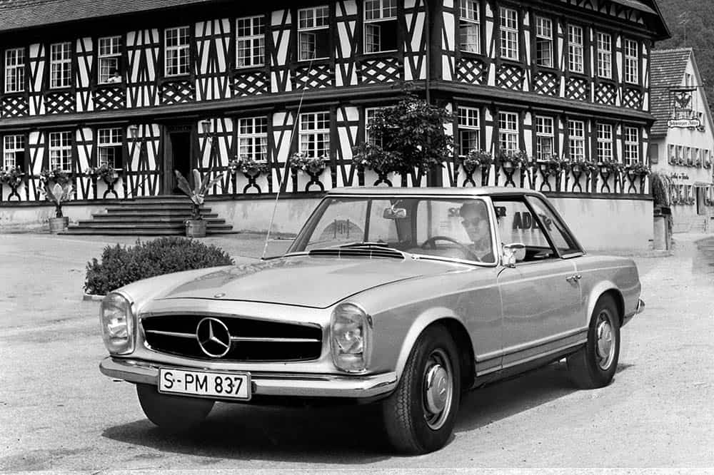 Mercedes-Benz 230 SL „Pagode“ (W 113, Produktionszeitraum 1963 bis 1971).
