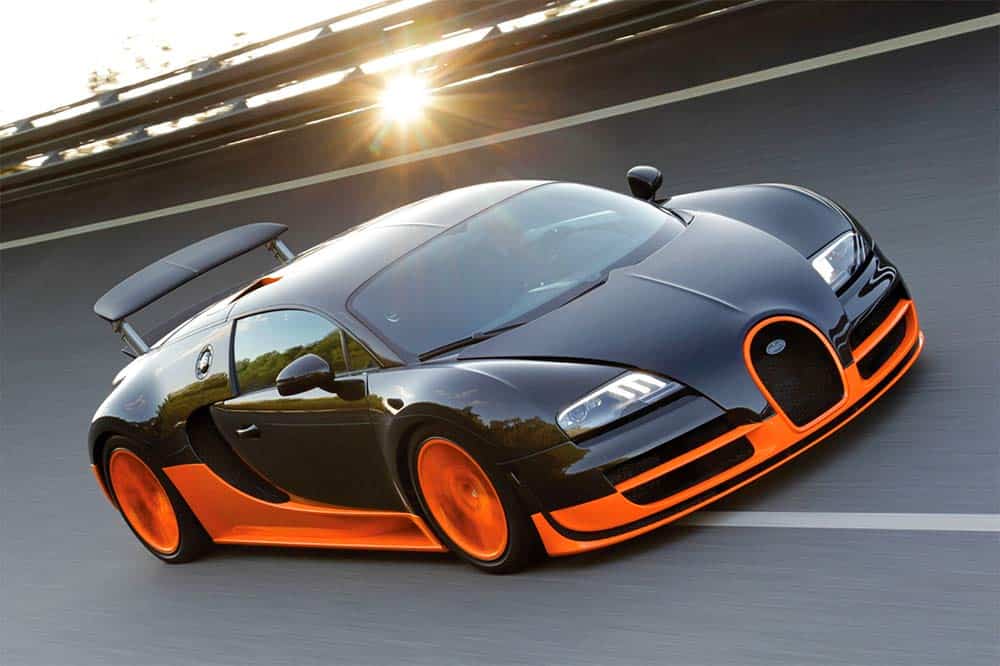 Der Heckflügel dient beim Veyron als Airbrake