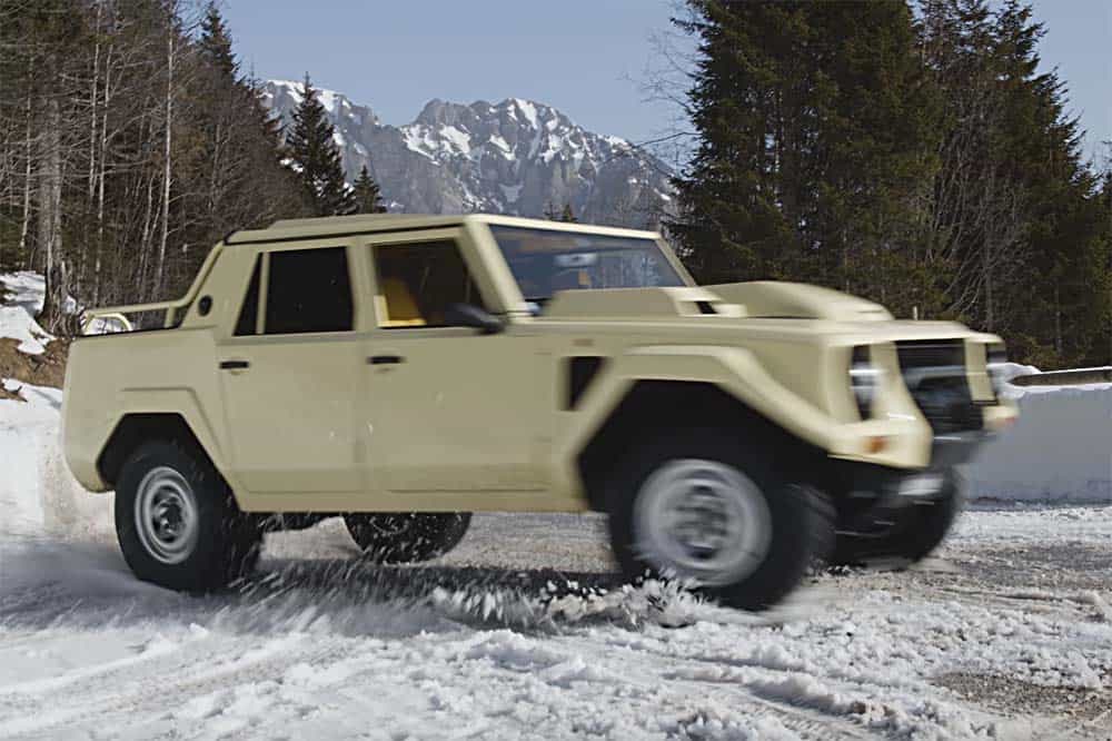 Lamborghini LM002 im Schnee