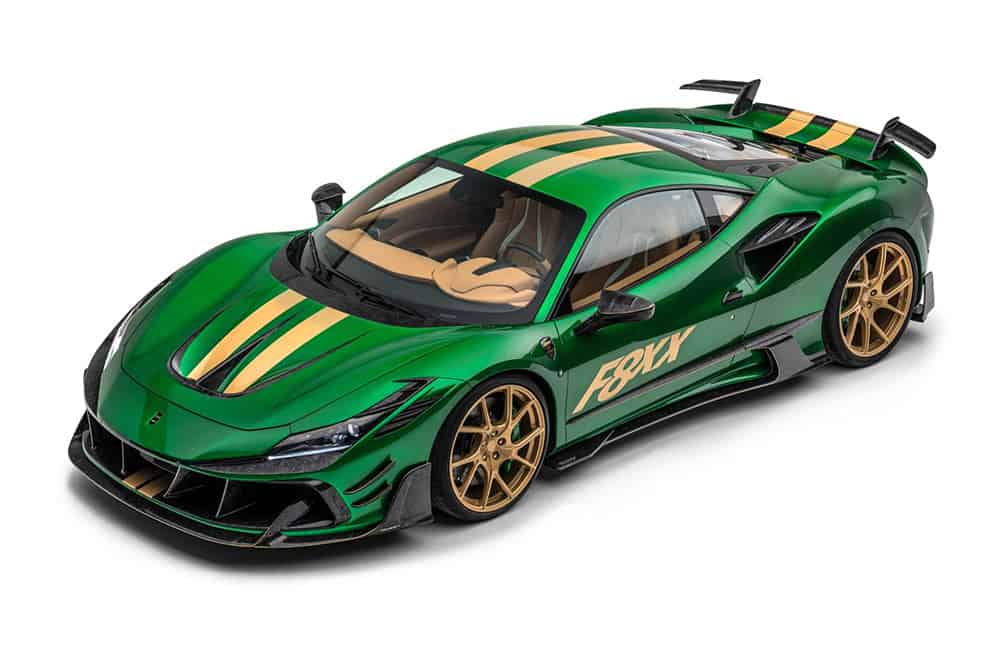Edles Supercar in Gold und Grün und dazu viel Aerodynamik-Anbauteile