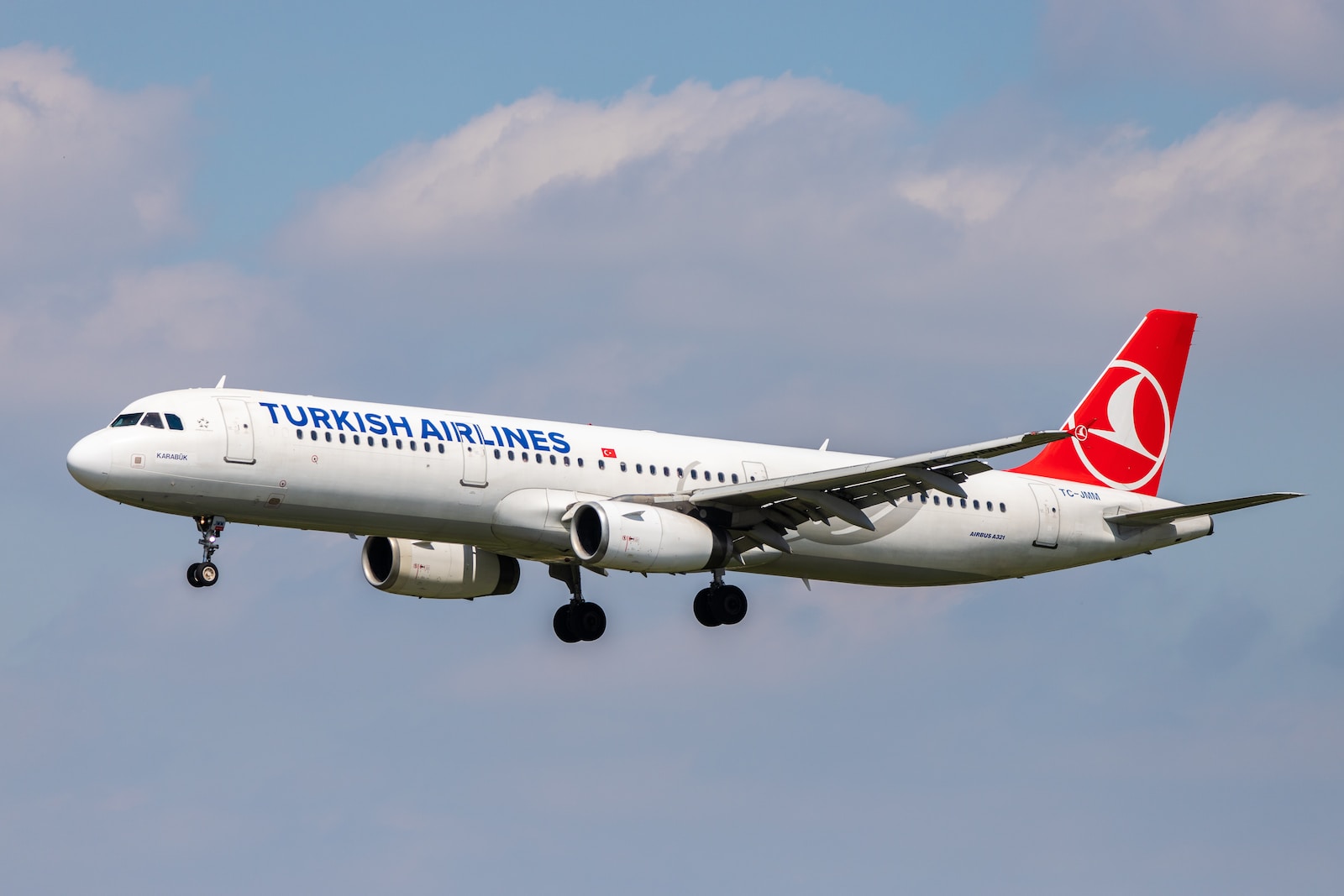 white airliner